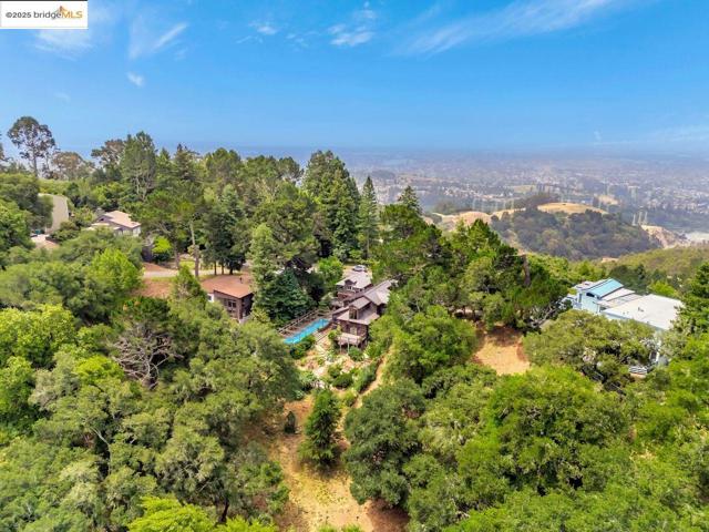 5950 Grizzly Peak Blvd, Oakland CA: https://media.crmls.org/mediaz/17e8e56d-399c-40a4-a705-5ee2e0d5daea.jpg