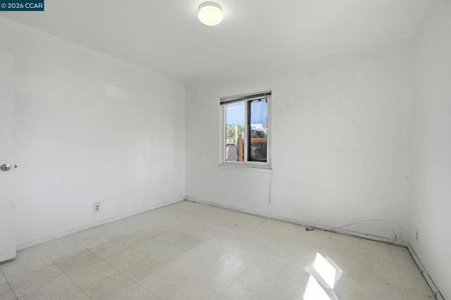 1990 Sunshine Dr, Concord CA: https://media.crmls.org/mediaz/17e97819-166a-4b78-9980-be446043fc2b.jpg