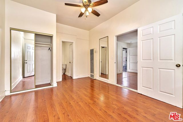 1147 S Mariposa Avenue, Los Angeles CA: https://media.crmls.org/mediaz/17e98519-84e5-410b-a0d9-1796fbf9ea55.jpg