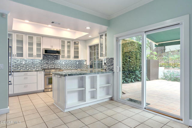 1044 Larry Court, Newbury Park CA: https://media.crmls.org/mediaz/17e99360-5a29-4d58-81c1-387985518a92.jpg