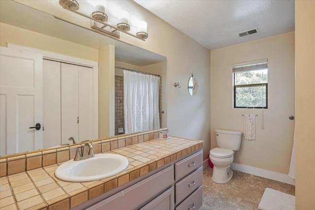 4 Harris Hill Drive, Novato CA: https://media.crmls.org/mediaz/17ea3372-3b46-481d-9898-c45f54c73261.jpg