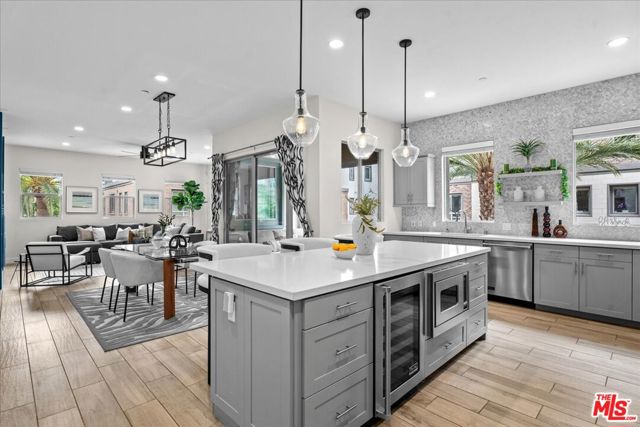 12714 W Sea Spray Place, Playa Vista CA: https://media.crmls.org/mediaz/17ea4ae6-d52f-4119-b84e-29696f161261.jpg