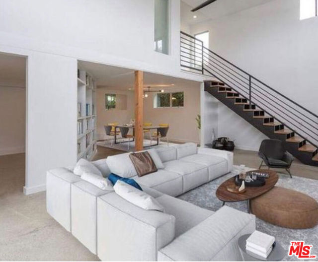 519 1/2 San Juan Avenue, Venice CA: https://media.crmls.org/mediaz/17ea592c-d749-411c-a160-e289403519bf.jpg