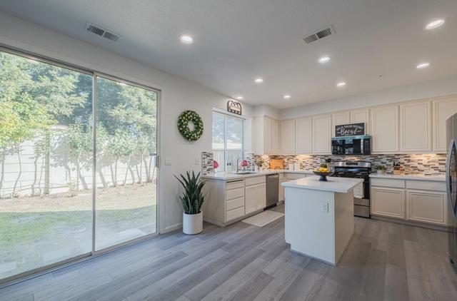 327 Rhine Court, Salinas CA: https://media.crmls.org/mediaz/17ea61d7-a59c-49c1-98a9-023a08a4f6cd.jpg