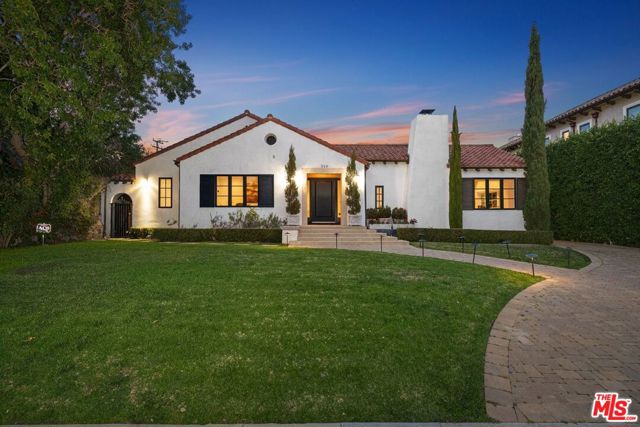 514 N Walden Drive, Beverly Hills CA: https://media.crmls.org/mediaz/17ea88f3-7ee9-4f7d-933a-8b35c6e7012b.jpg