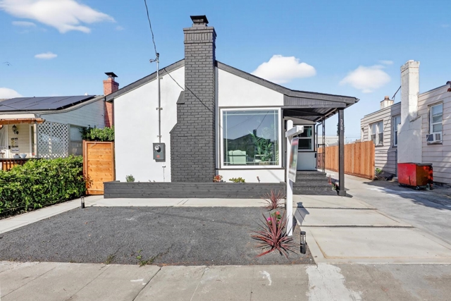356 Belleview Dr, San Leandro CA: https://media.crmls.org/mediaz/17eab6e5-d70c-4afd-939b-cf0a2b12d5e6.jpg