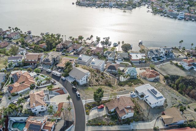 22633 Inspiration Pt, Canyon Lake CA: https://media.crmls.org/mediaz/17ead07e-6a8f-4cd6-ae12-406cc8403e71.jpg