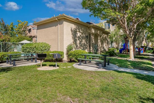 427 Nicholas Drive, Mountain View CA: https://media.crmls.org/mediaz/17ebcdb5-ce2a-4cfa-9588-60418c8d6c17.jpg