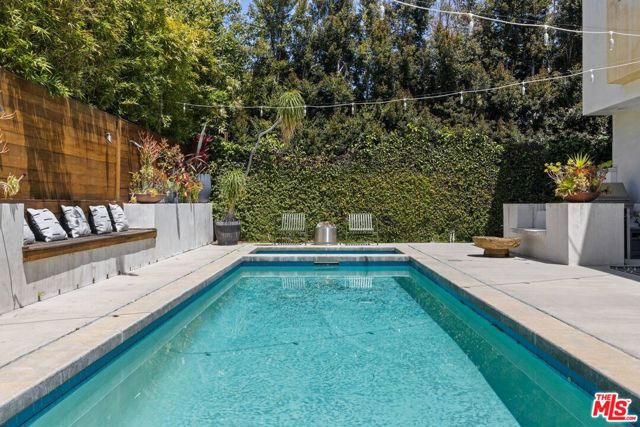 4255 Saint Clair Avenue, Studio City CA: https://media.crmls.org/mediaz/17ec5336-aa36-4486-907b-84a5435faffa.jpg