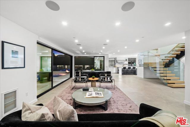 1565 Haslam Terrace, Los Angeles CA: https://media.crmls.org/mediaz/17ec6566-ef2c-4232-8ea6-07e0294f4b40.jpg
