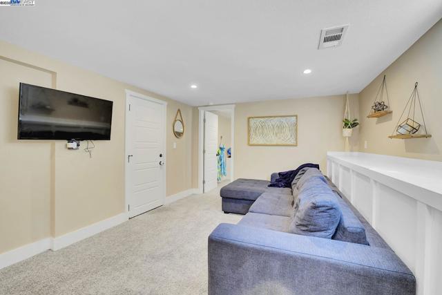 1215 Castro St, Martinez CA: https://media.crmls.org/mediaz/17ed0990-84d8-4df2-8dca-1ba9021625cd.jpg