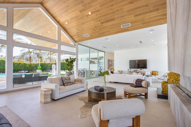 1 Makena Lane, Rancho Mirage CA: https://media.crmls.org/mediaz/17ed7475-3122-4a86-897f-0f15a4434070.jpg
