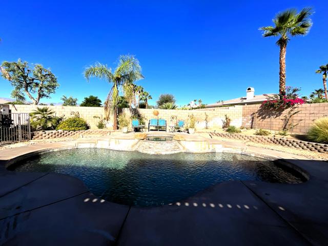 43541 Parkway Esplanade E, La Quinta CA: https://media.crmls.org/mediaz/17edea5e-39fb-416b-aad8-401132d7c6c5.jpg
