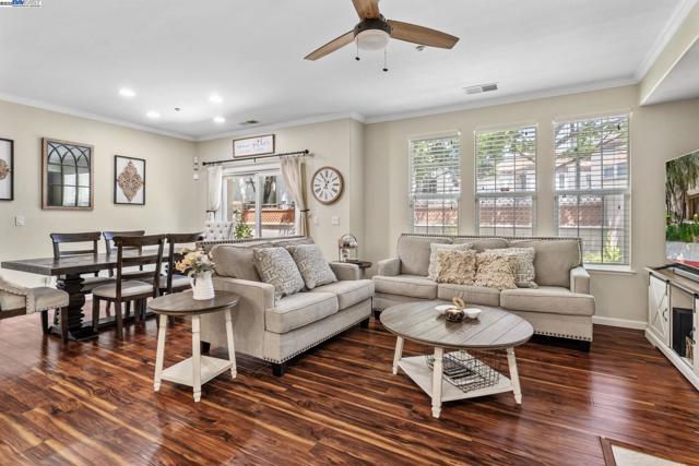 161 W Luna Loca Ln, Mountain House CA: https://media.crmls.org/mediaz/17ee1d06-347e-4a93-a847-daafcb5c354b.jpg