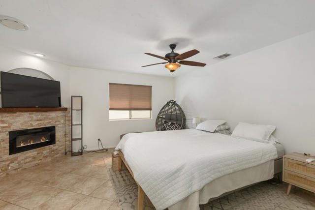 52790 Avenida Obregon, La Quinta CA: https://media.crmls.org/mediaz/17ee79cd-6cd9-45a0-b3a9-4f9aa7fca48f.jpg