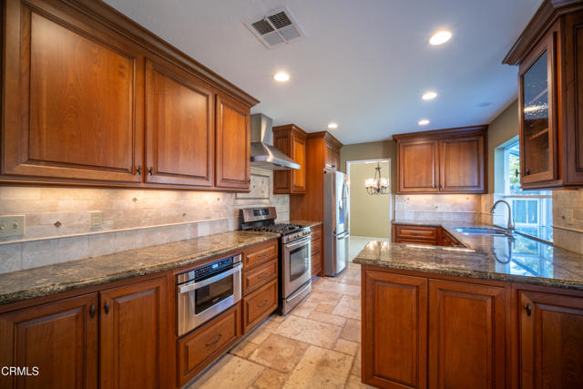 Detail Gallery Image 10 of 33 For 5379 Butterfield St, Camarillo,  CA 93012 - 4 Beds | 3 Baths