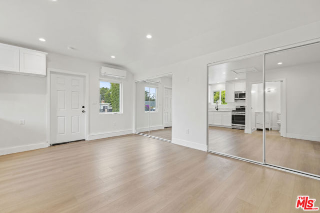 10914 Mcvine Avenue, Sunland CA: https://media.crmls.org/mediaz/17eed42d-d1a8-4e36-8d9c-c586c7f231a7.jpg