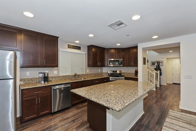 1431 Allium Court, Beaumont CA: https://media.crmls.org/mediaz/17ef07e3-5330-4554-8b94-a4002c5b0706.jpg
