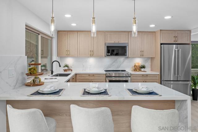 2294 Caminito Preciosa Norte, La Jolla CA: https://media.crmls.org/mediaz/17ef4be0-5869-4c5a-9710-a65b27212bab.jpg