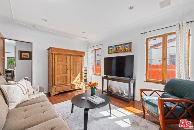 10516 Tennessee Avenue, Los Angeles CA: https://media.crmls.org/mediaz/17ef70b6-3e63-45c5-b618-d4afaa43ec5e.jpg