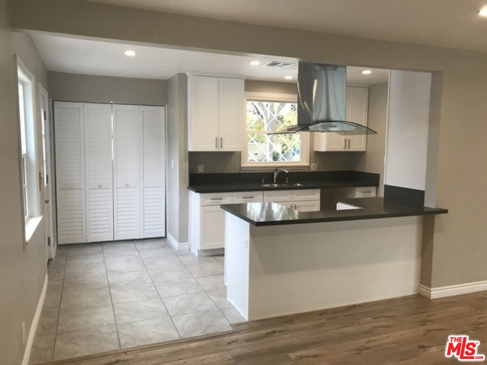 6420 RANDI Avenue, Woodland Hills, CA 91303