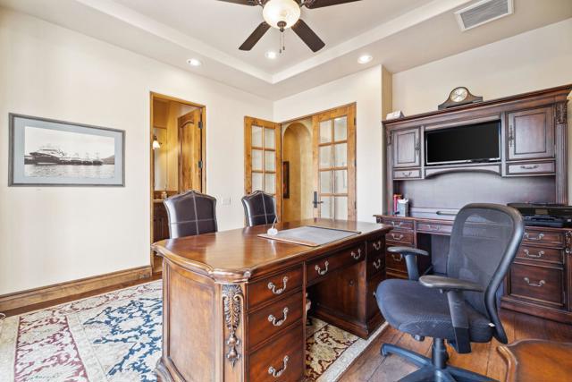 4 Terra Vista Court, Rancho Mirage CA: https://media.crmls.org/mediaz/17f07ba3-3d12-4e8b-bd96-e8c50464cbec.jpg