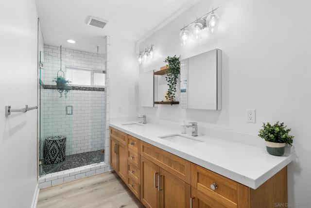 4865 39th Street, San Diego CA: https://media.crmls.org/mediaz/17f0d9ca-77c9-4aff-8ef9-9a0300a3d9b8.jpg