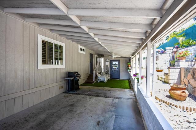 2130 Sunset Dr, Vista CA: https://media.crmls.org/mediaz/17f26942-c827-4206-8d75-f252685dbb8c.jpg