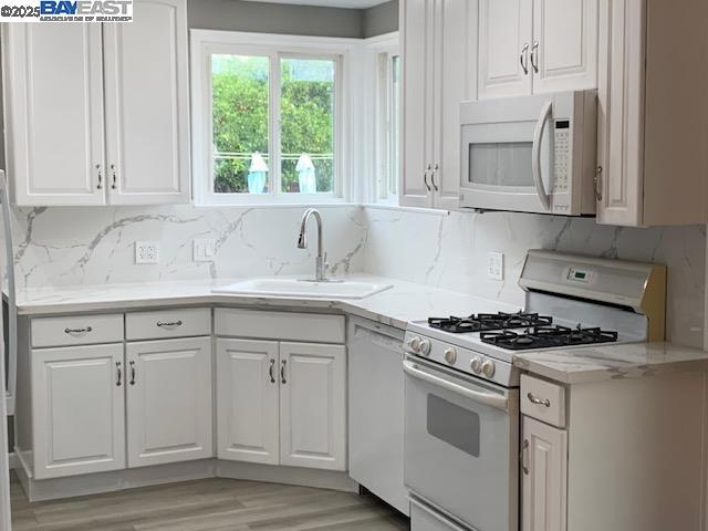 808 Martin Blvd, San Leandro CA: https://media.crmls.org/mediaz/17f2ce30-9f90-46cf-b9ae-8e153ff9cd0c.jpg