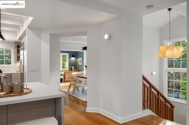 6452 Ascot Dr, Oakland CA: https://media.crmls.org/mediaz/17f30c04-6242-468c-88b3-6ab1e39e1544.jpg