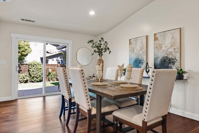 11530 Circle Way, Dublin CA: https://media.crmls.org/mediaz/17f327e6-11cb-42c7-b96c-bc0ed01c76e3.jpg