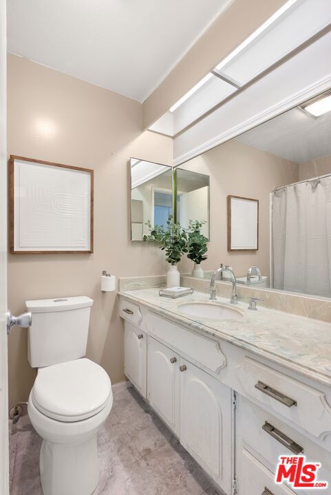 8420 Bleriot Avenue, Los Angeles CA: https://media.crmls.org/mediaz/17f34fbd-2022-42bc-8df0-52d3792ece58.jpg