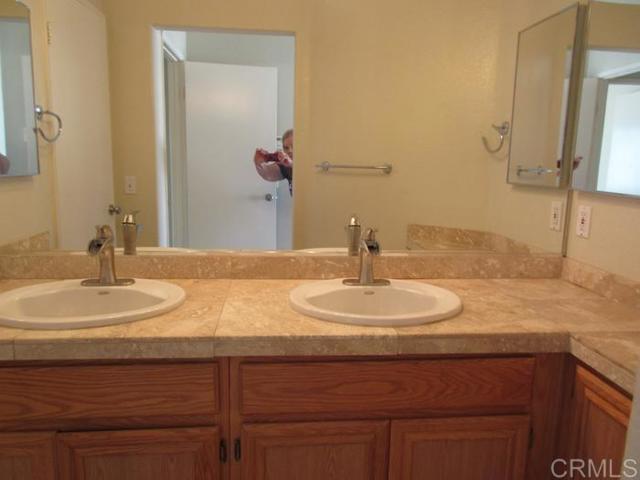 Detail Gallery Image 13 of 17 For 4665 Los Alamos Way #C,  Oceanside,  CA 92057 - 3 Beds | 2/1 Baths