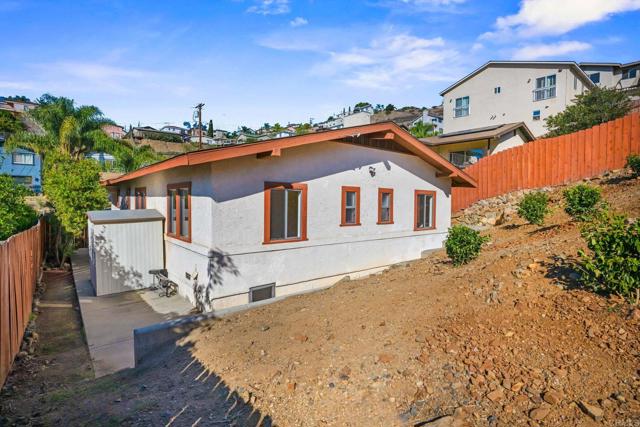 1239 La Presa Avenue, Spring Valley CA: https://media.crmls.org/mediaz/17f39ab2-545d-4b9c-ad44-cafdcb2a879e.jpg