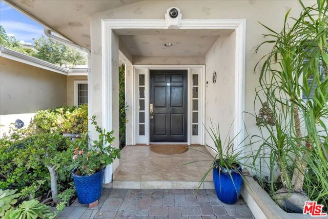 23264 Calvert Street, Woodland Hills CA: https://media.crmls.org/mediaz/17f39b85-7e19-403c-82fb-de6d781cadc9.jpg