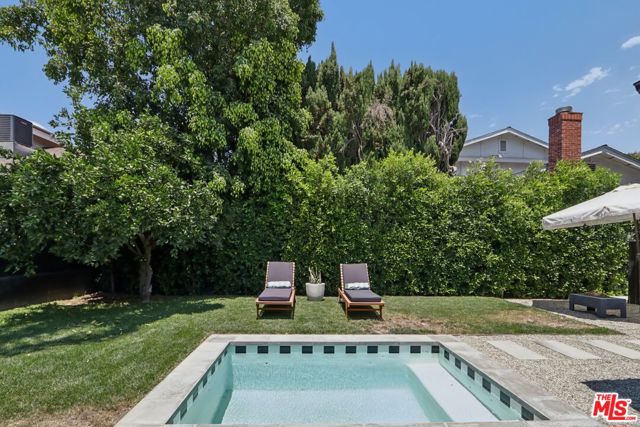 13117 Magnolia Boulevard, Sherman Oaks CA: https://media.crmls.org/mediaz/17f3d7cb-6bed-44eb-b965-dc5eb1a05a63.jpg