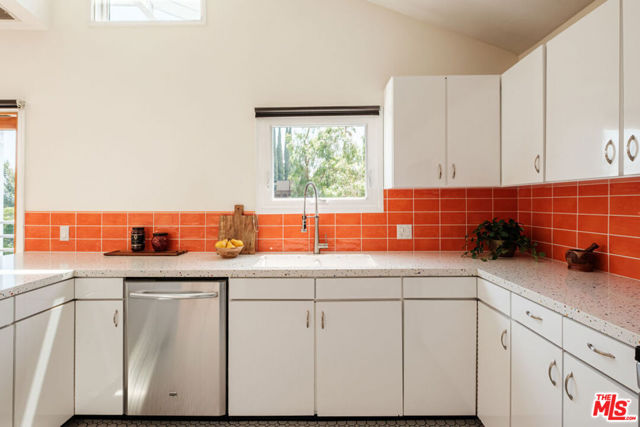 980 Oneonta Drive, Los Angeles CA: https://media.crmls.org/mediaz/17f56a31-d410-431f-aa0e-c67a424190e5.jpg