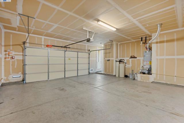 2255 Sugarloaf Ct, Brentwood CA: https://media.crmls.org/mediaz/17f57150-ce60-40cf-9730-090bea392625.jpg