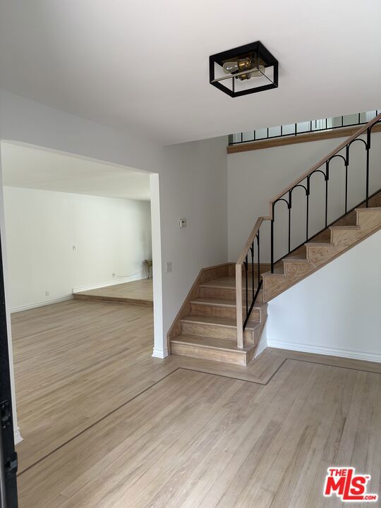 9781 Blantyre Drive, Beverly Hills CA: https://media.crmls.org/mediaz/17f5e4d5-6637-4d05-a290-943283aae869.jpg