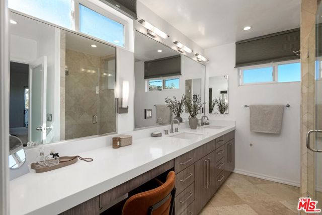 949 N Kings Road, West Hollywood CA: https://media.crmls.org/mediaz/17f65f48-5483-483b-ac31-6aeb0a4bc9a1.jpg