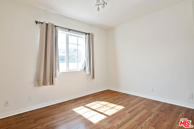 1710 Santa Paula Place, Glendale CA: https://media.crmls.org/mediaz/17f73152-d164-40ad-bf5e-77ed84d96255.jpg