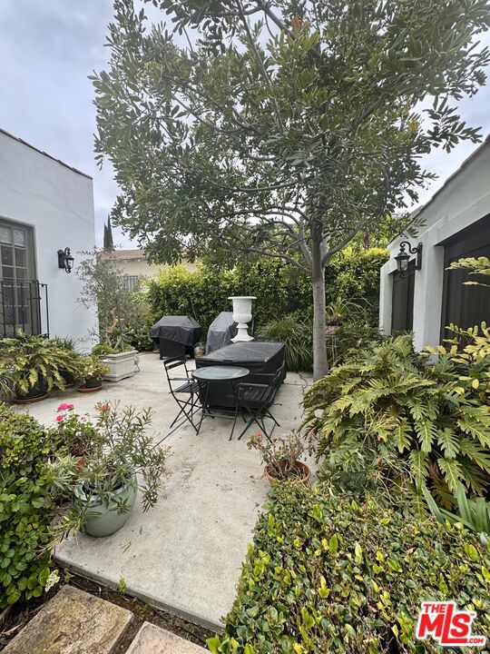 921 S Spaulding Avenue, Los Angeles CA: https://media.crmls.org/mediaz/17f763b9-d63c-486d-9fb8-c577a02a7c1c.jpg