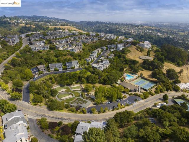 63 Schooner HL, Oakland CA: https://media.crmls.org/mediaz/17f7dbf1-94fb-4efd-be0b-9d77d7a17f62.jpg