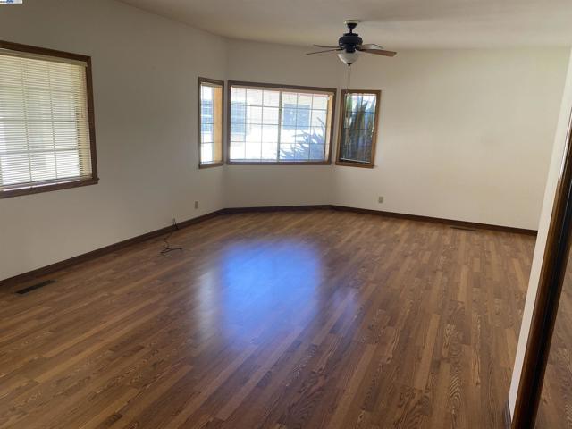 11 Foothill Lane, Pleasanton CA: https://media.crmls.org/mediaz/17f7f528-6eaf-4cf8-b5ff-e760a701b582.jpg