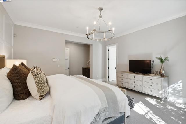 2621 Royal Oaks Dr, Alamo CA: https://media.crmls.org/mediaz/17f89c4e-e1e9-4549-b73e-4d8826f0686d.jpg