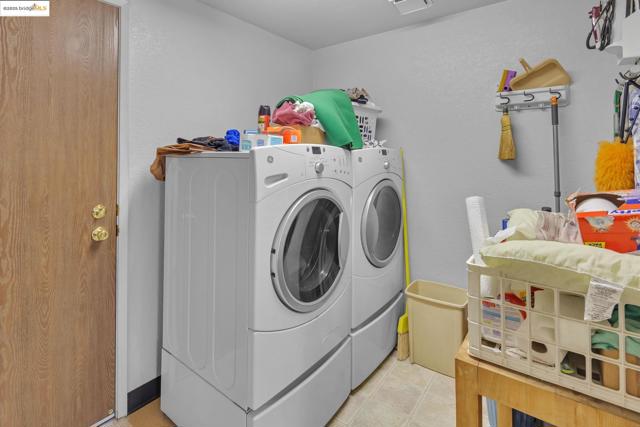 363 Limerick Way, Vacaville CA: https://media.crmls.org/mediaz/17f8bbea-8928-4627-b772-3e4364d0f85e.jpg