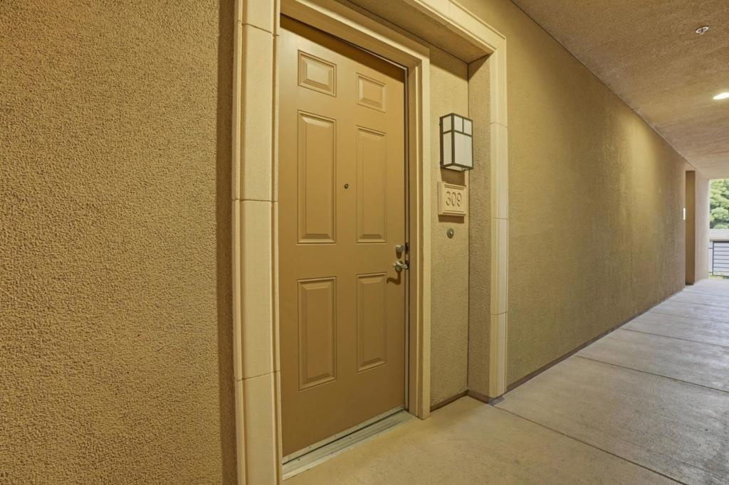 https://media.crmls.org/mediaz/17f96793-b156-42d5-8b09-f5ba8f1a0128.jpg?preset=X-Large