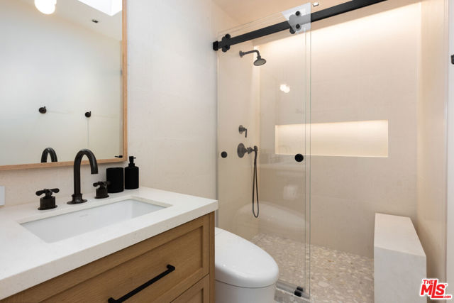 24818 Malibu Road, Malibu CA: https://media.crmls.org/mediaz/17f99234-422b-43b2-88ca-2ea88d5a1034.jpg