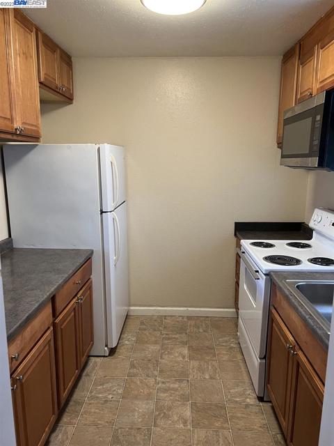 36976 Mulberry St, Newark CA: https://media.crmls.org/mediaz/17f9ab59-16b4-4411-a2bb-48d89ffa583a.jpg