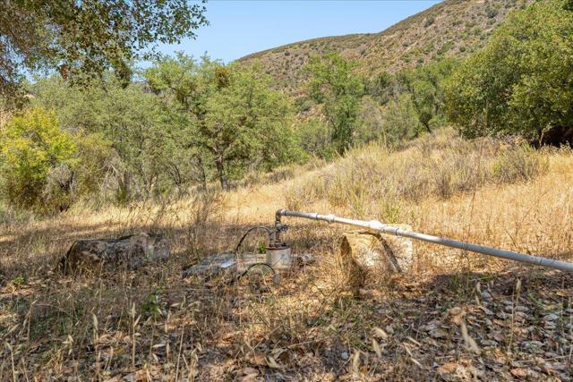 47292 Arroyo Seco Road, Greenfield CA: https://media.crmls.org/mediaz/17fa81fe-d064-4adf-9a25-33b4c7429646.jpg